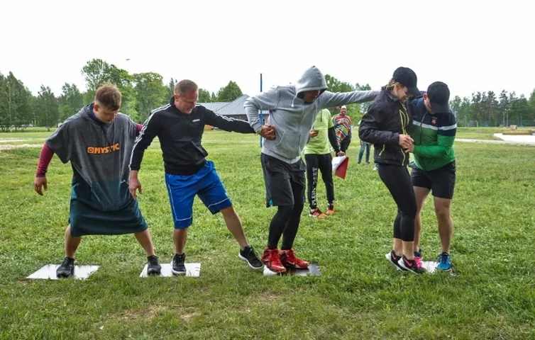 Relay activity ‘islets’