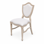 Koka krēsls ar krēmbaltu sēdekli — dekoru noma pasākumiem